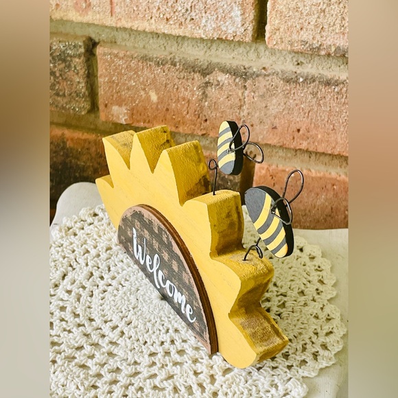 *Distressed Wooden “Welcome” Sunflower Shelf Sitter with Bees - Picture 12 of 13